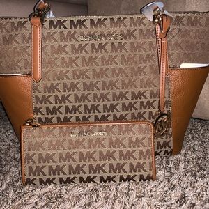 MICHAEL KORS BEDFORD LG EW TZ TOTE & WALLET